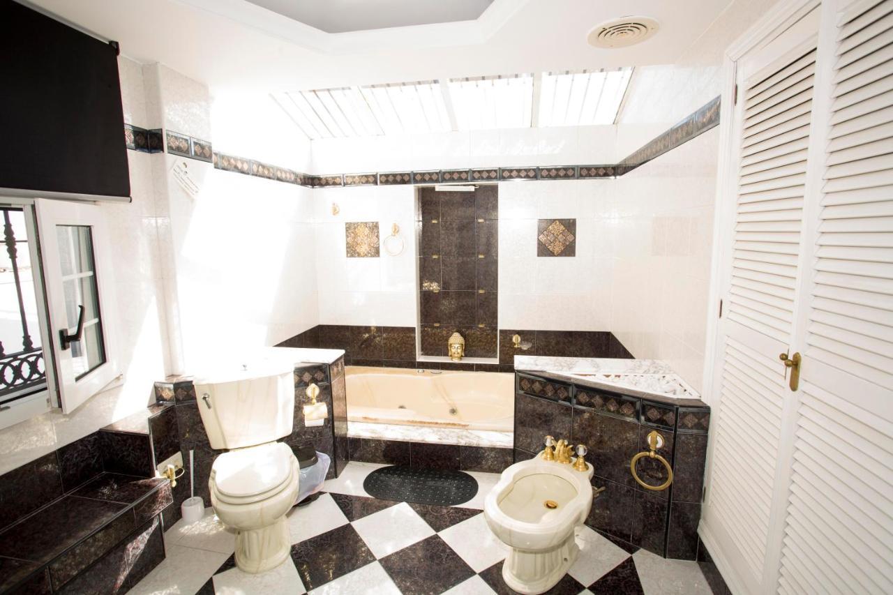 Alojamiento El Chaparro Barbate Junto A La Venta El Loro Exterior photo