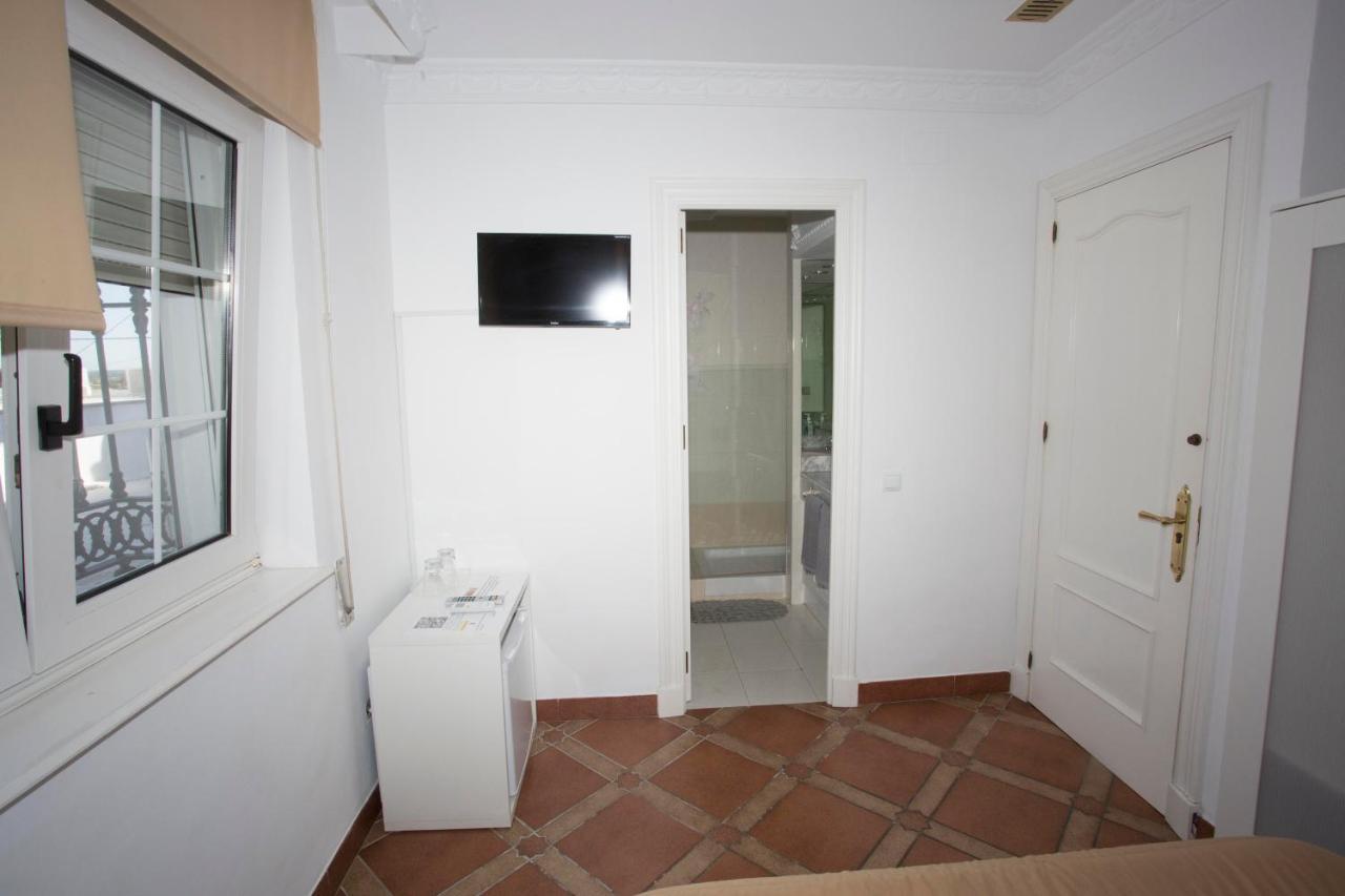 Alojamiento El Chaparro Barbate Junto A La Venta El Loro Exterior photo