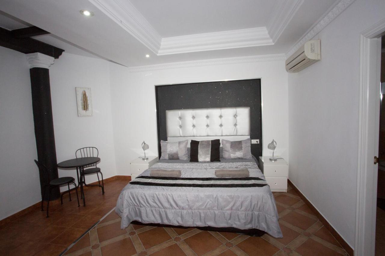 Alojamiento El Chaparro Barbate Junto A La Venta El Loro Exterior photo